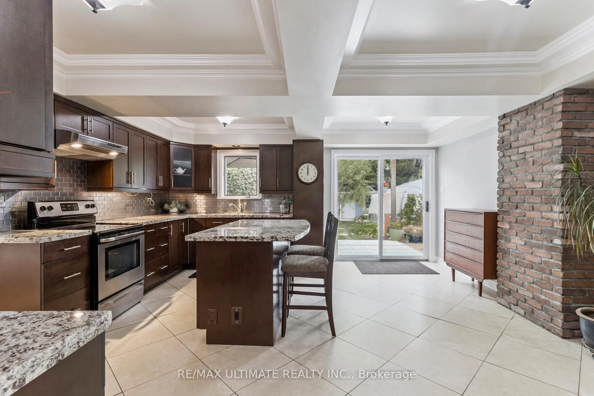 Photo 10 of 40 Birchview Crescent, Caledon, Bolton North — HOMEH