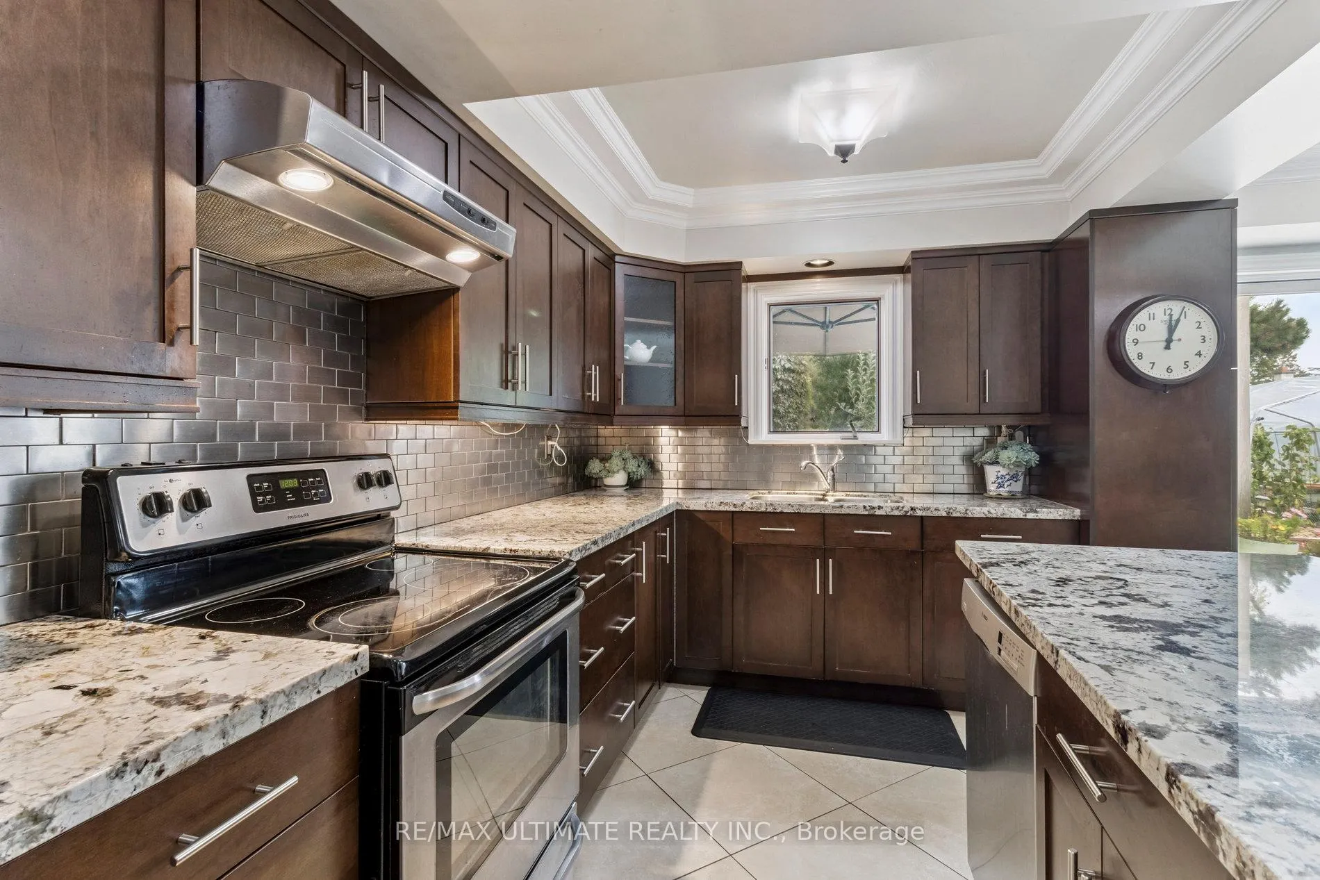 Photo 13 of 40 Birchview Crescent, Caledon, Bolton North — HOMEH