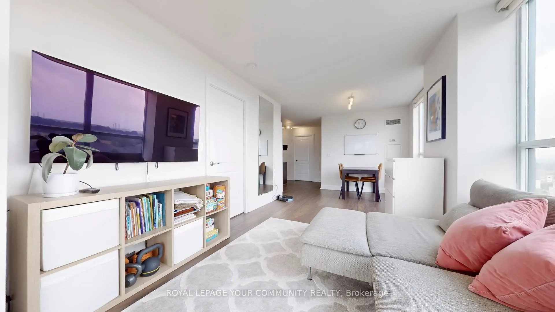 Photo 2 of Unit 802, 20 North Park Road, Vaughan, Beverley Glen — HOMEH