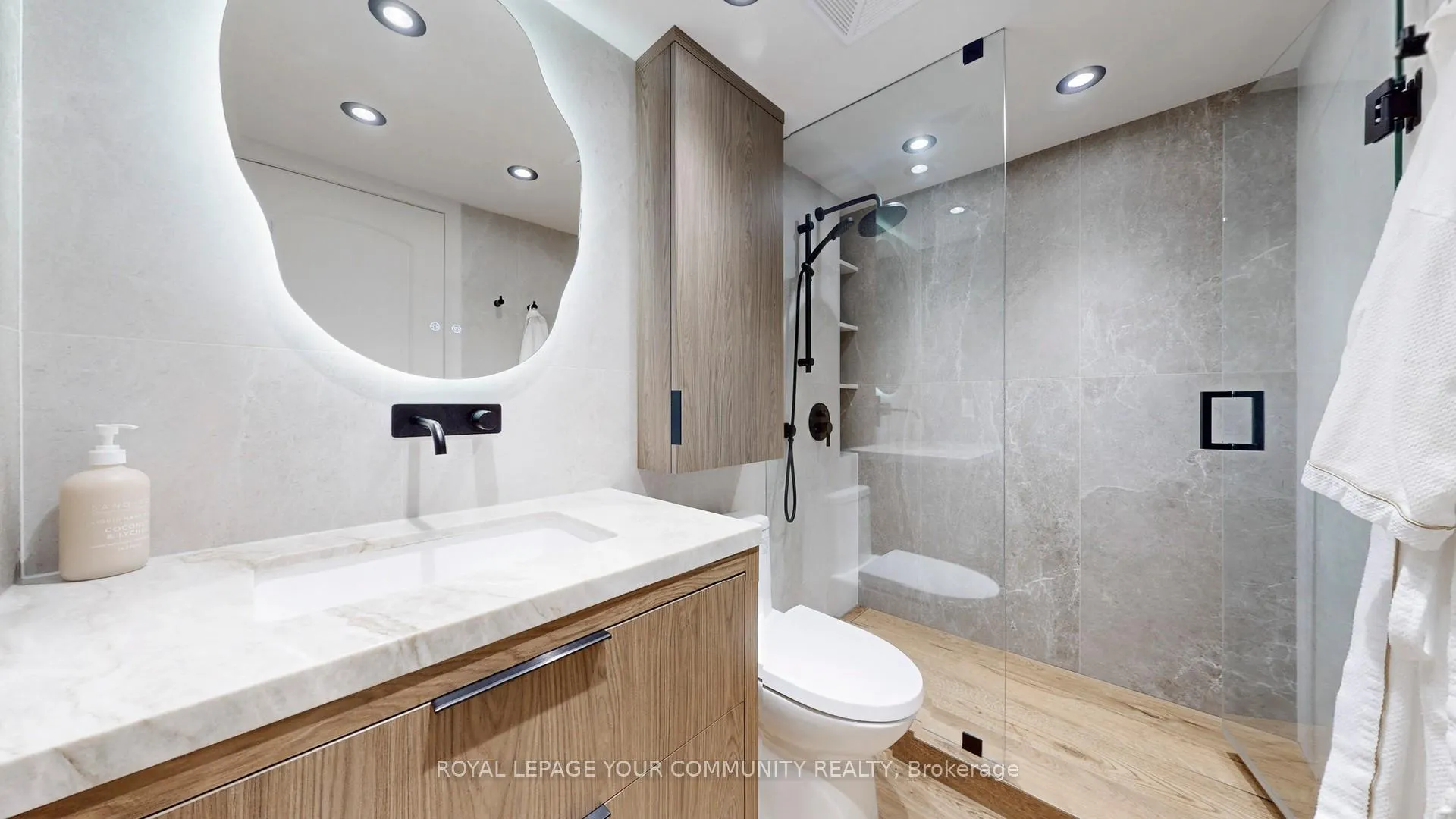 Photo 17 of Unit 802, 20 North Park Road, Vaughan, Beverley Glen — HOMEH