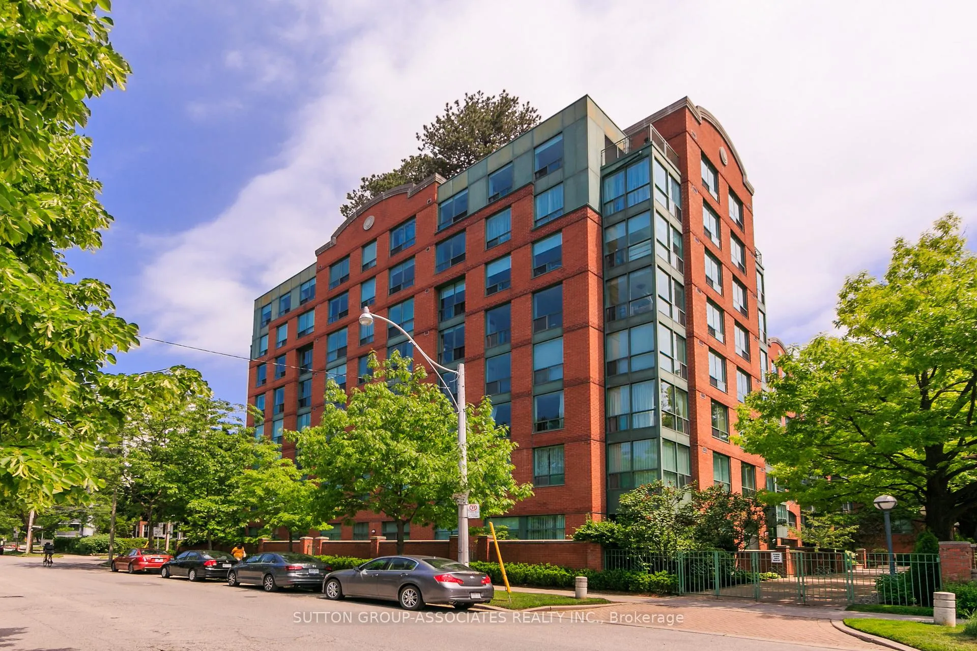 Front of Unit 827, 95 Prince Arthur Avenue
