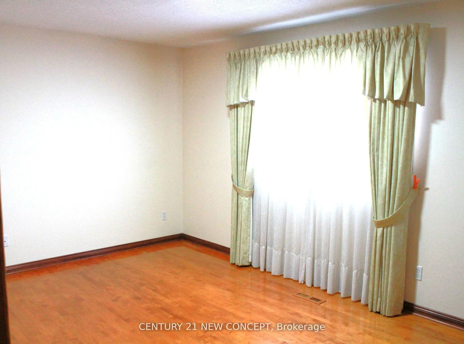 Photo 7 of 25 Quaker Ridge Road, Vaughan, Glen Shields — HOMEH