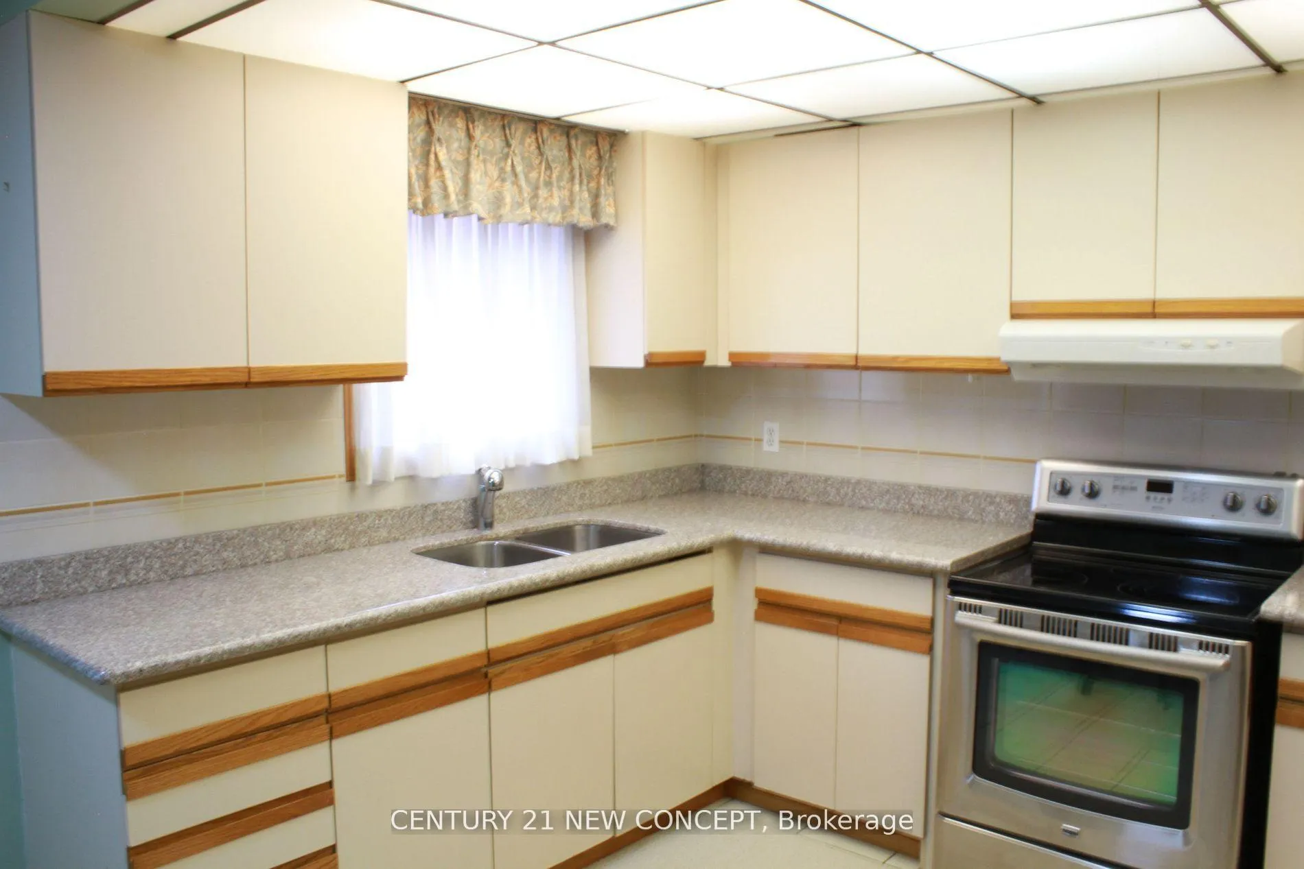 Photo 8 of 25 Quaker Ridge Road, Vaughan, Glen Shields — HOMEH