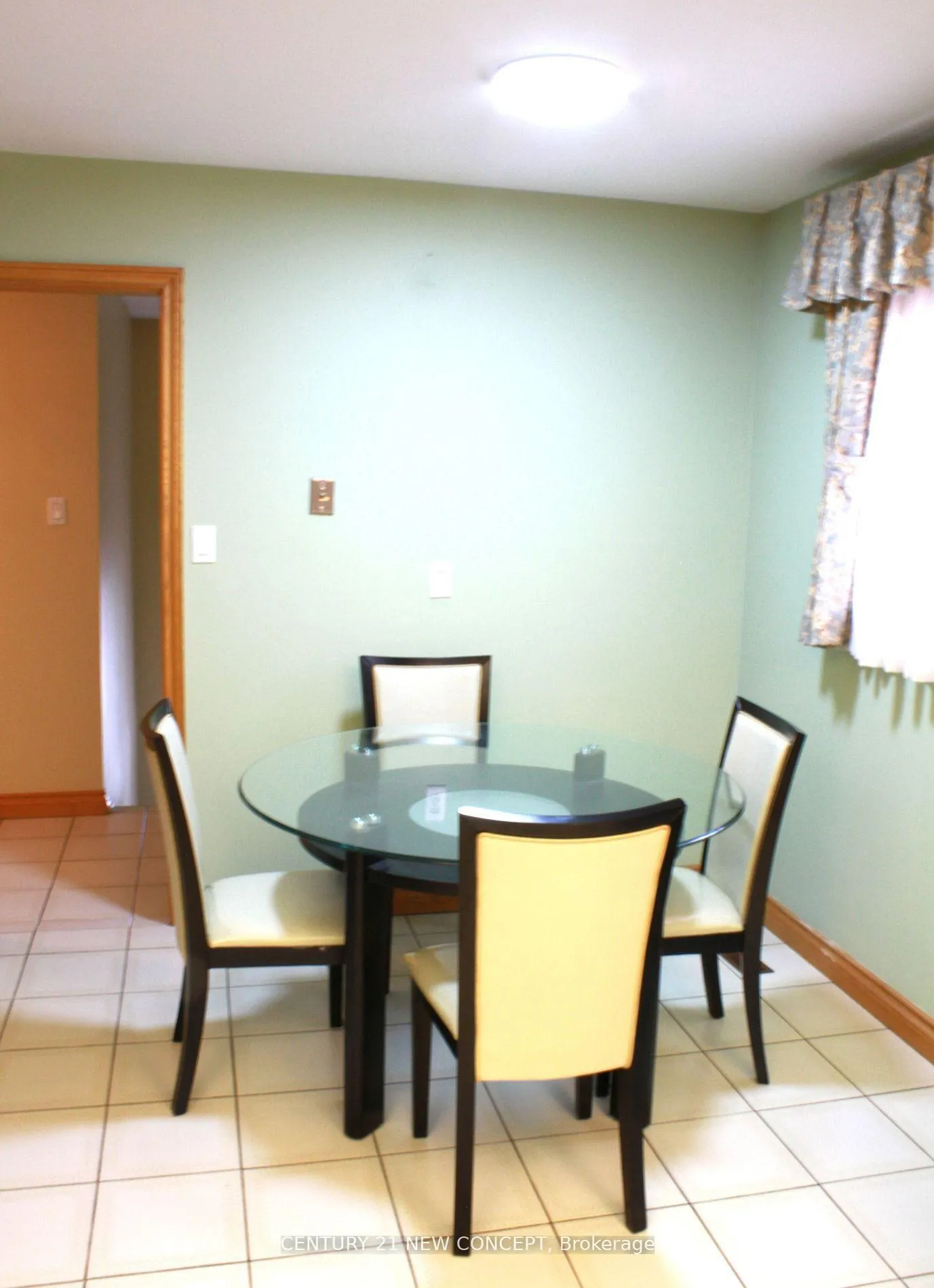 Photo 10 of 25 Quaker Ridge Road, Vaughan, Glen Shields — HOMEH
