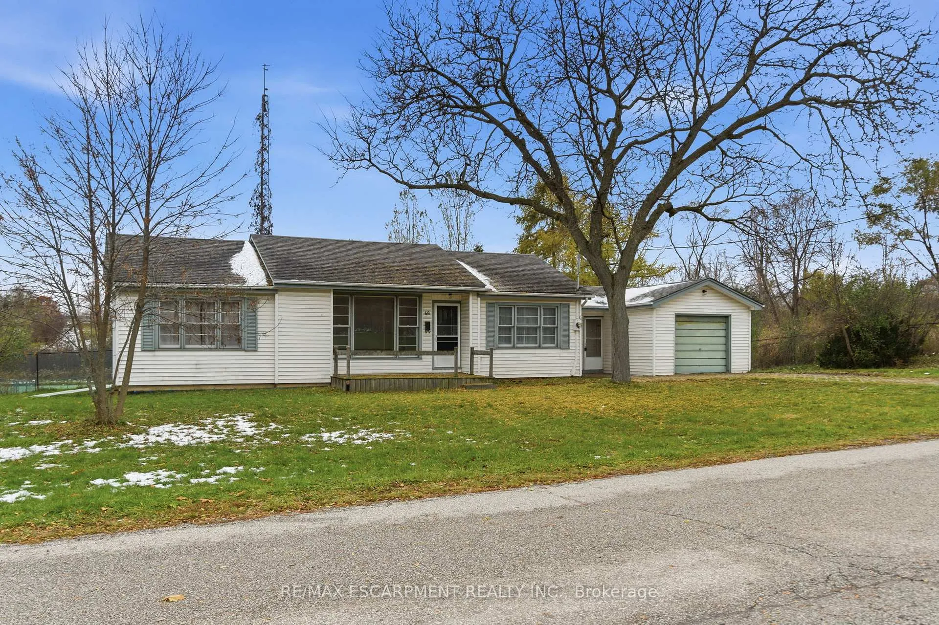Photo 2 of 68 Atkinson Boulevard, Hamilton, Dundas — HOMEH