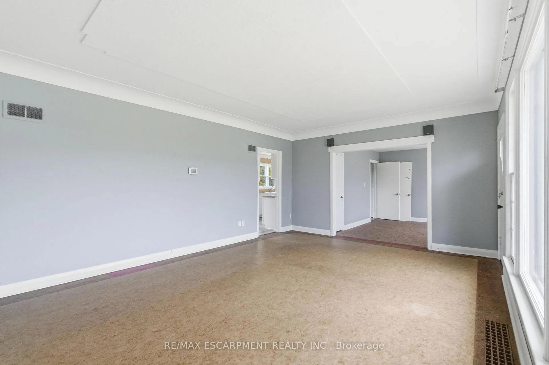 Photo 8 of 68 Atkinson Boulevard, Hamilton, Dundas — HOMEH