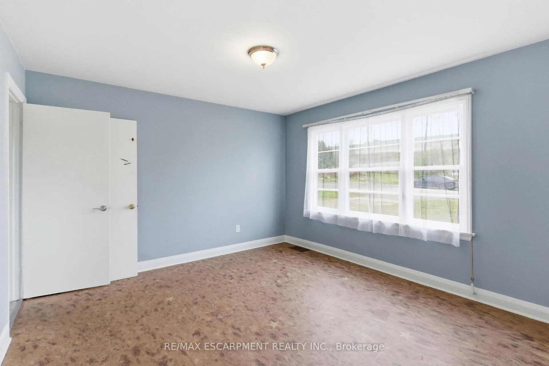 Photo 9 of 68 Atkinson Boulevard, Hamilton, Dundas — HOMEH