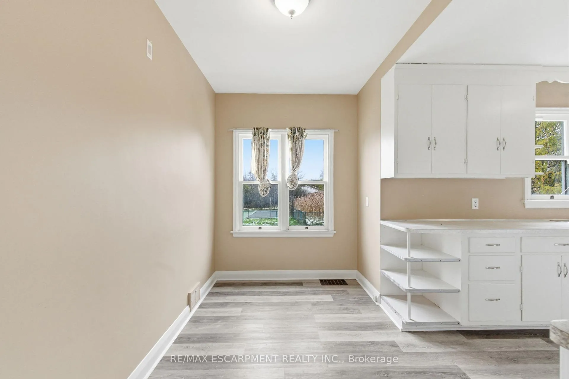 Photo 12 of 68 Atkinson Boulevard, Hamilton, Dundas — HOMEH