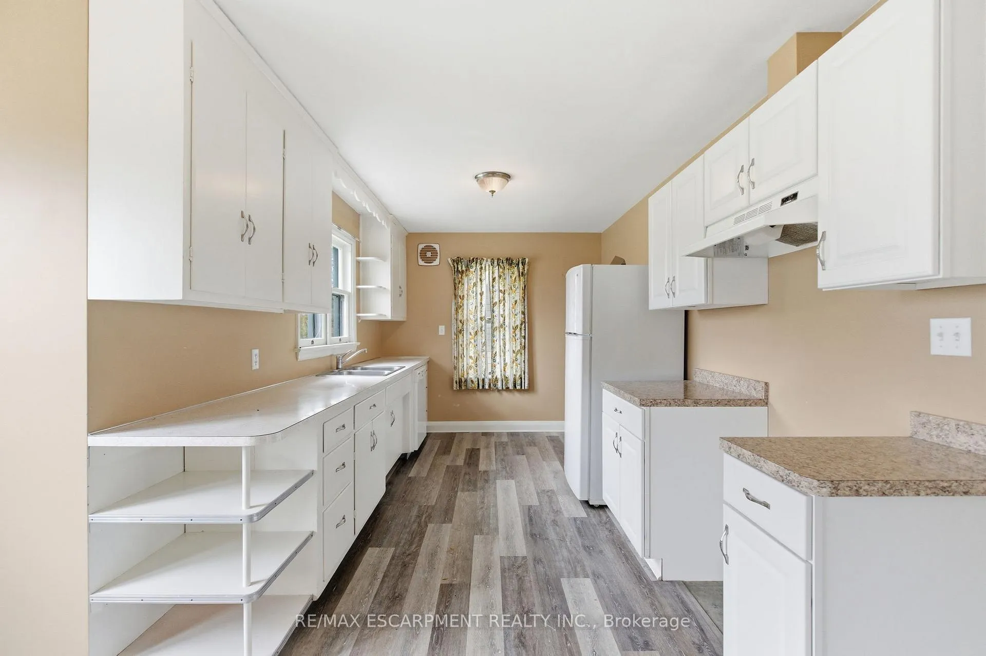 Photo 14 of 68 Atkinson Boulevard, Hamilton, Dundas — HOMEH