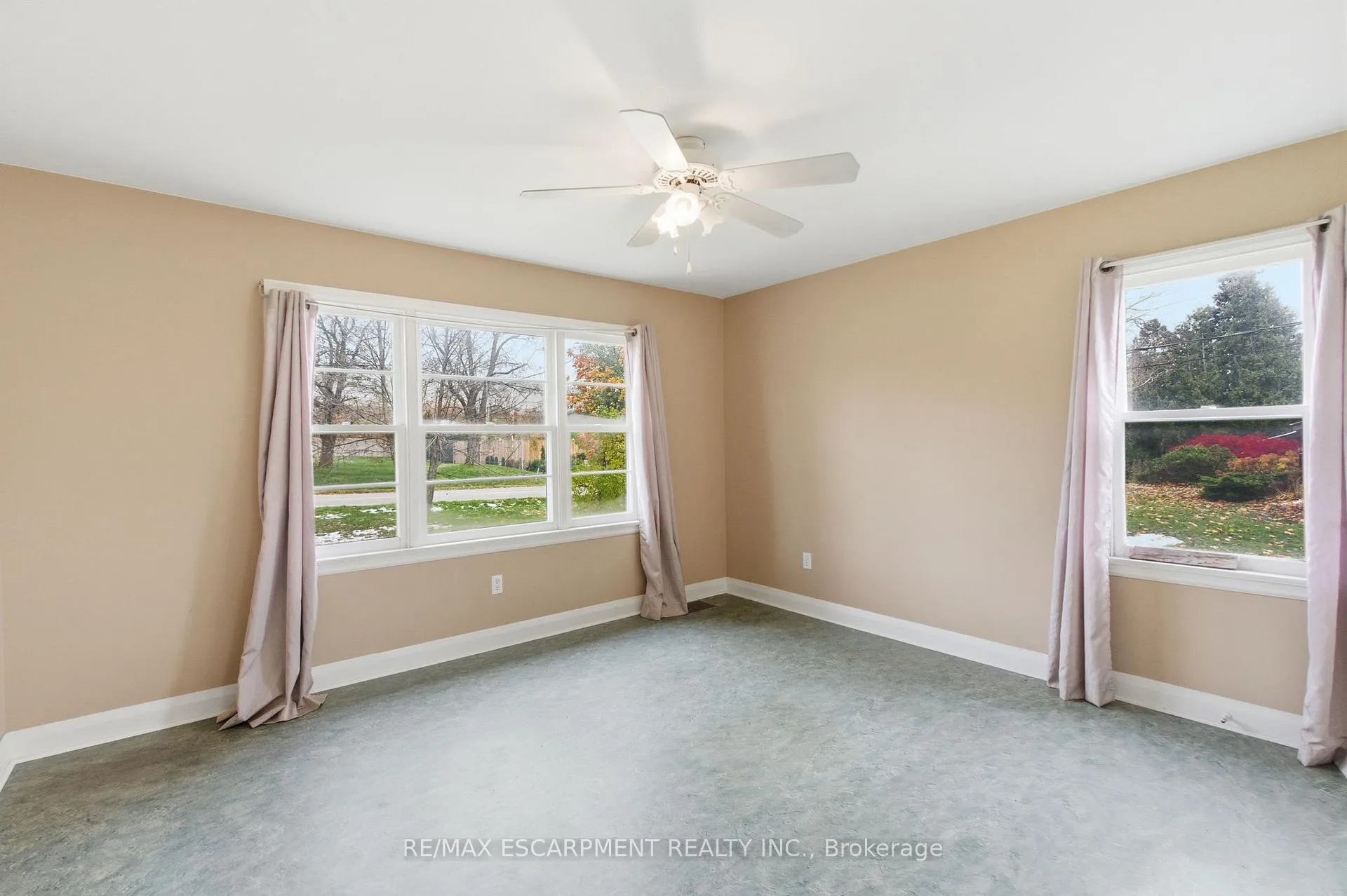 Photo 16 of 68 Atkinson Boulevard, Hamilton, Dundas — HOMEH