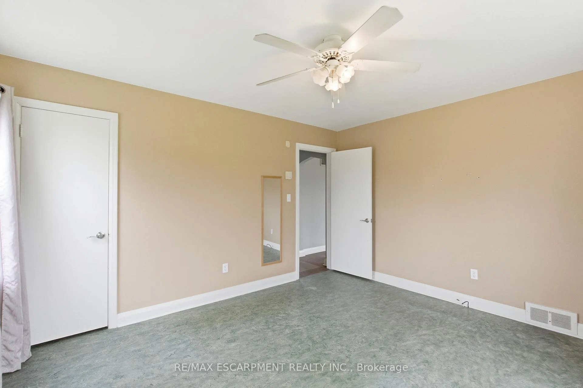 Photo 17 of 68 Atkinson Boulevard, Hamilton, Dundas — HOMEH
