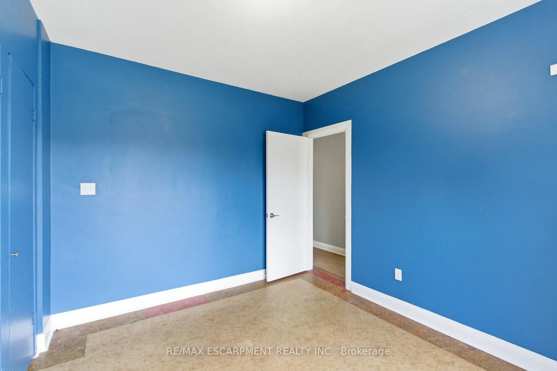 Photo 22 of 68 Atkinson Boulevard, Hamilton, Dundas — HOMEH