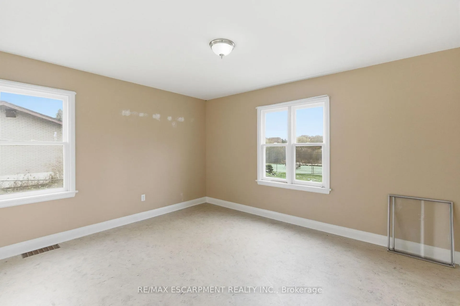 Photo 23 of 68 Atkinson Boulevard, Hamilton, Dundas — HOMEH