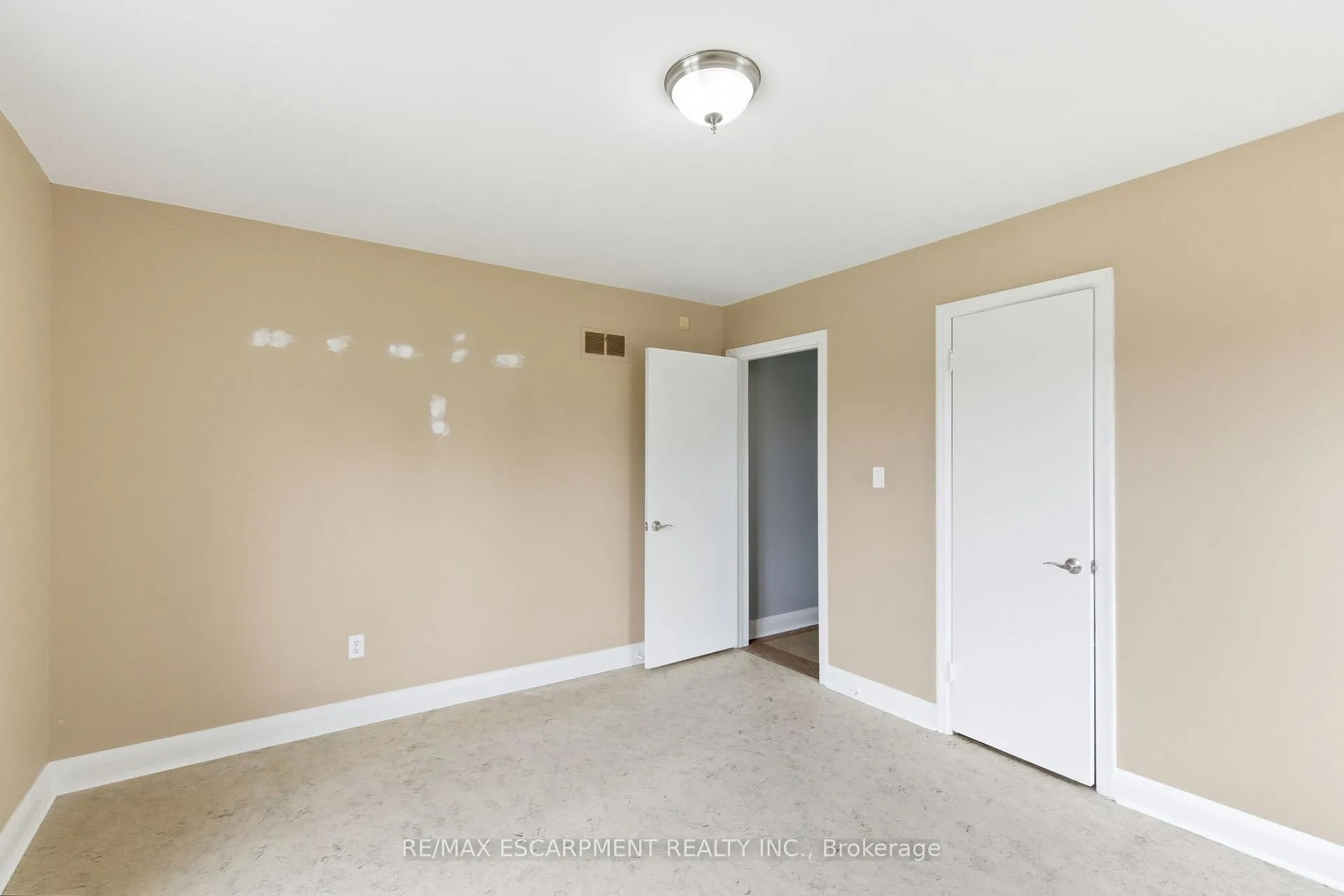Photo 24 of 68 Atkinson Boulevard, Hamilton, Dundas — HOMEH