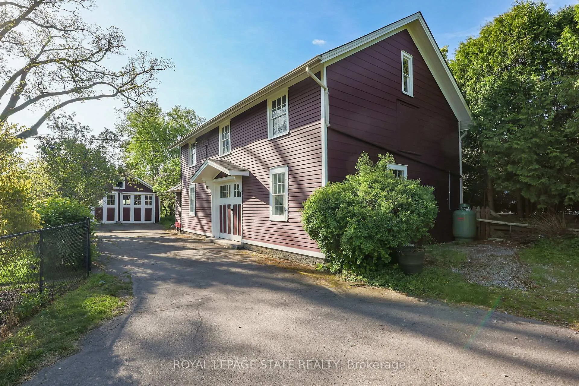 Photo 7 of 102 Main Street E, Grimsby, Grimsby East — HOMEH