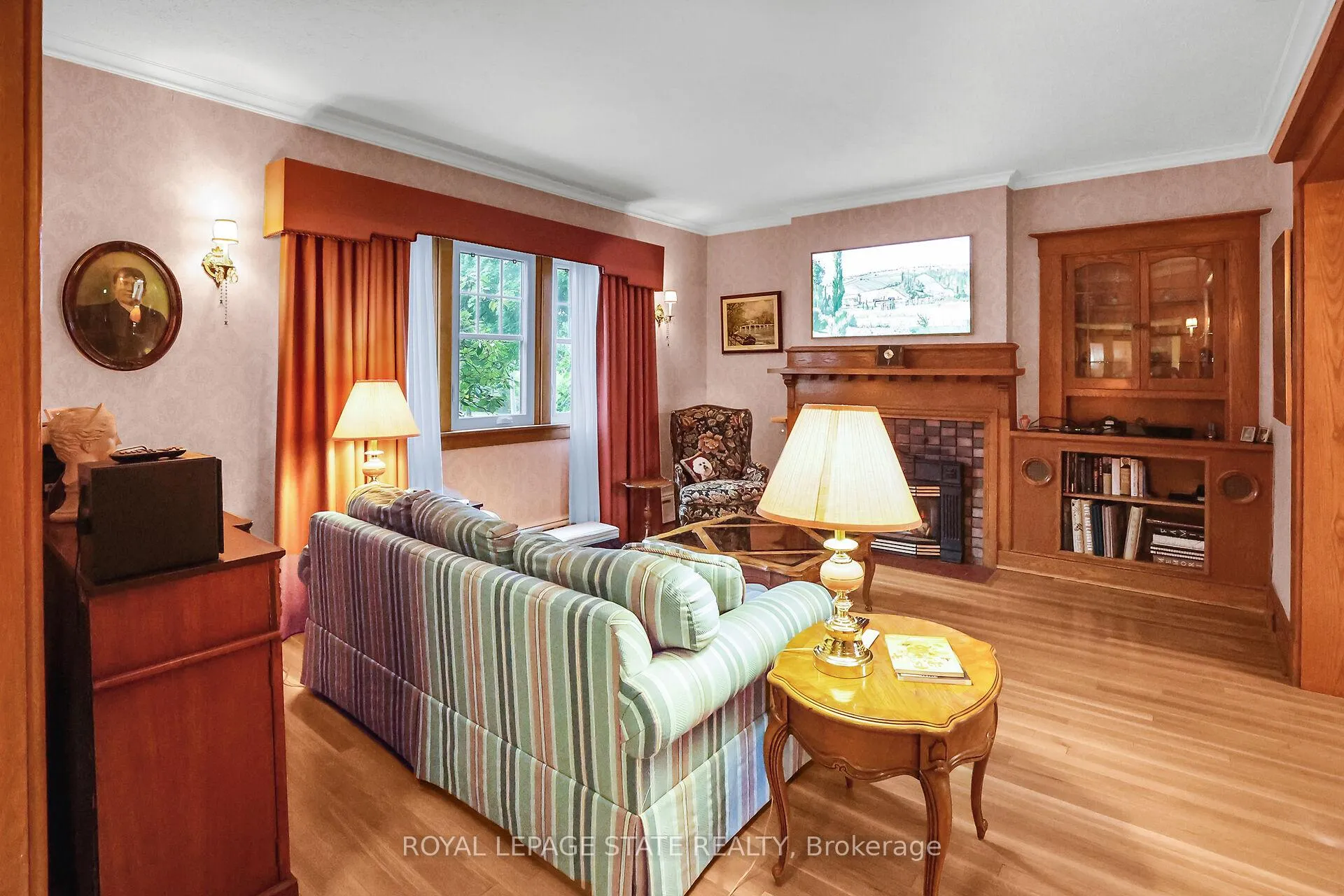 Photo 13 of 102 Main Street E, Grimsby, Grimsby East — HOMEH