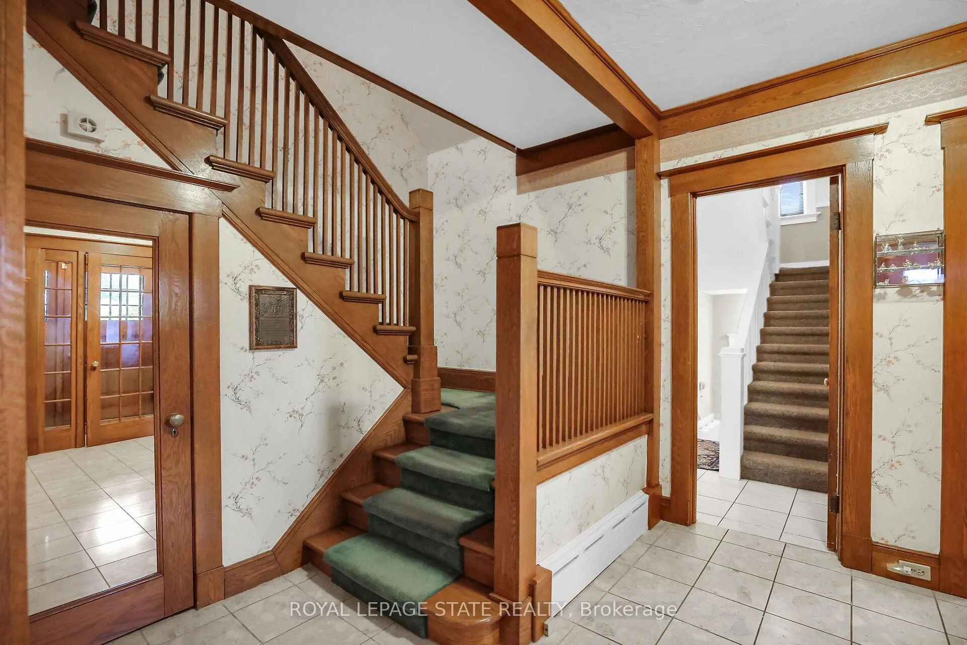 Photo 25 of 102 Main Street E, Grimsby, Grimsby East — HOMEH