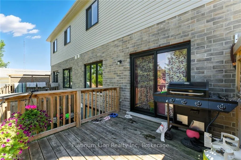 Photo 24 of 46 Franklin Street S, Kitchener — HOMEH