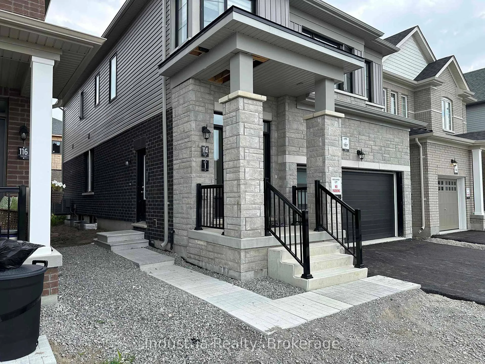 Photo 2 of 114 Nottingham Road, Barrie, Rural Barrie Southeast — HOMEH