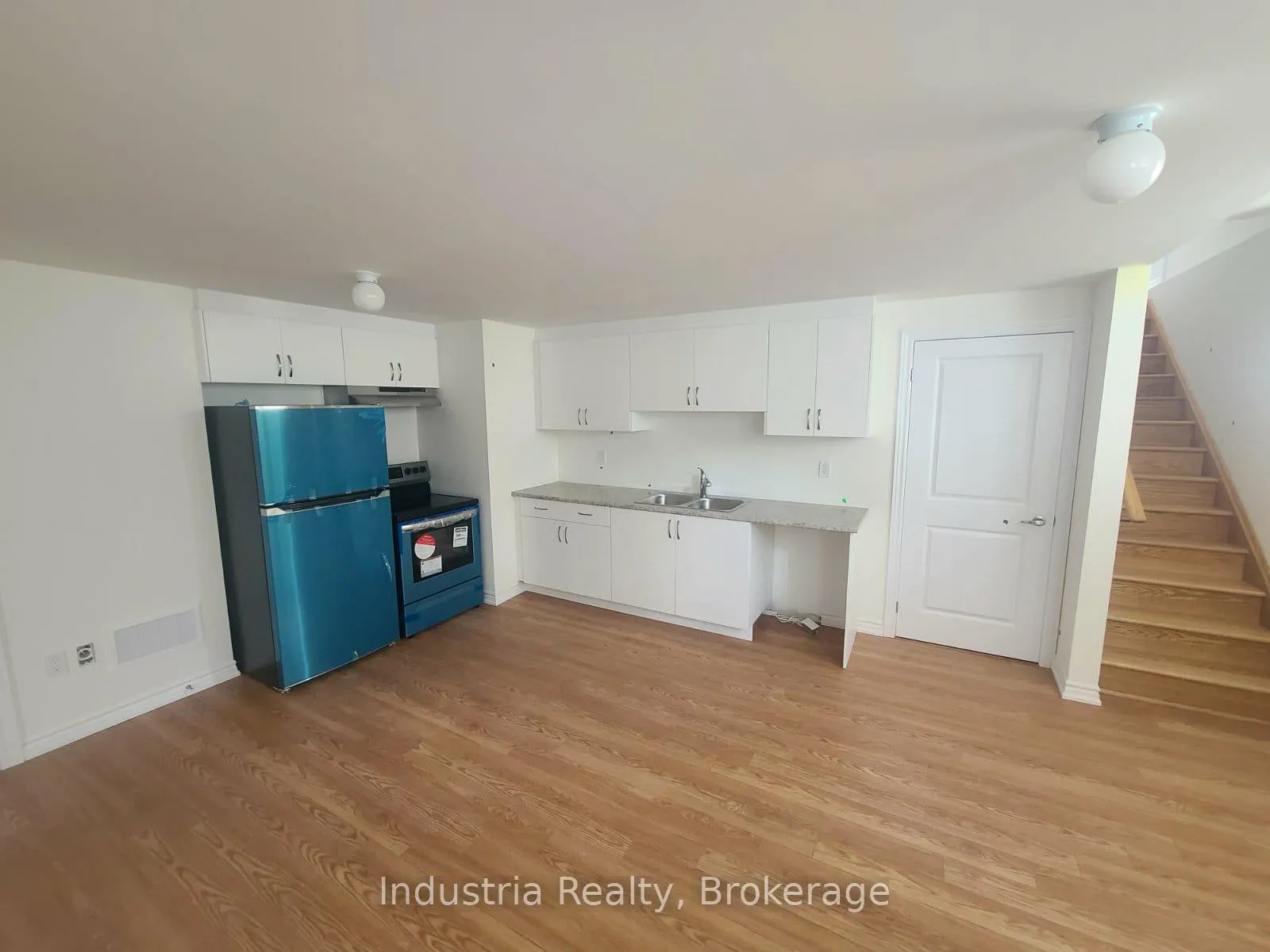 Photo 4 of 114 Nottingham Road, Barrie, Rural Barrie Southeast — HOMEH
