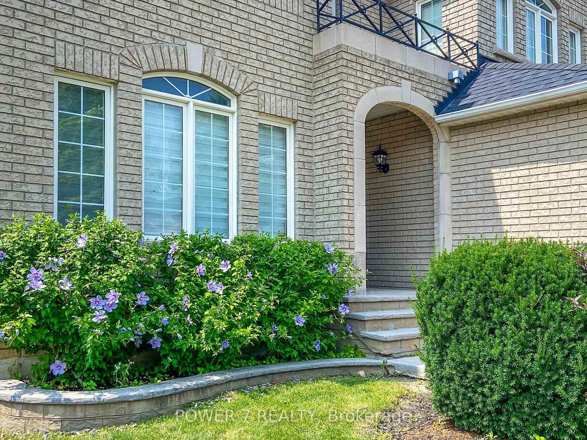 Photo 2 of 8 Mumberson Court, Markham, Cachet — HOMEH