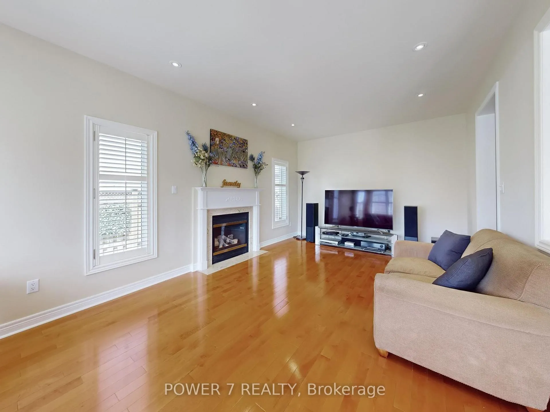Photo 11 of 8 Mumberson Court, Markham, Cachet — HOMEH