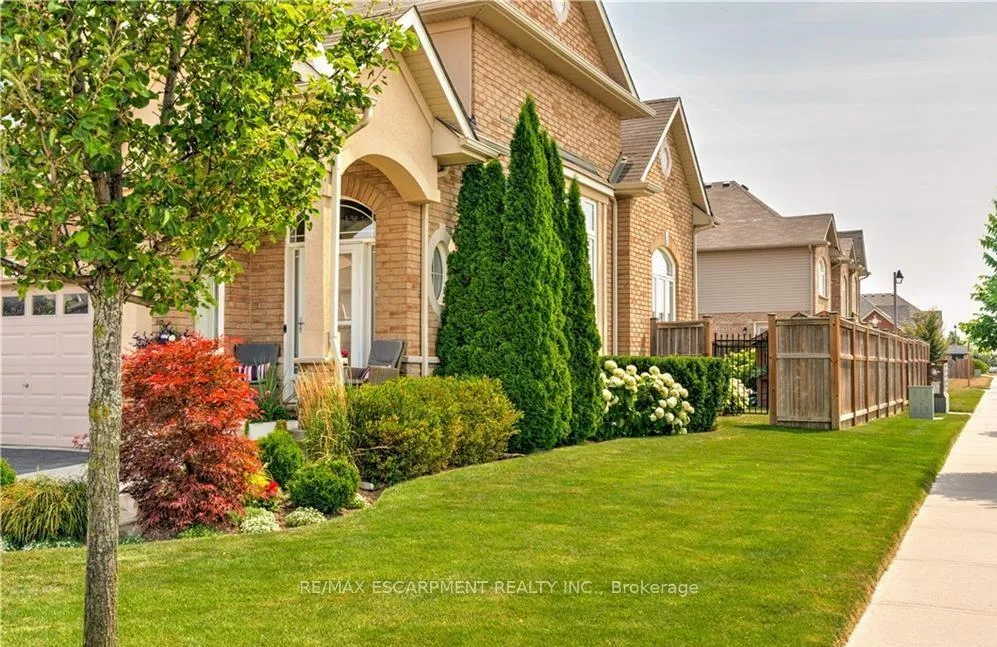 Photo 3 of 2 Celestial Crescent, Hamilton, Rural Glanbrook — HOMEH