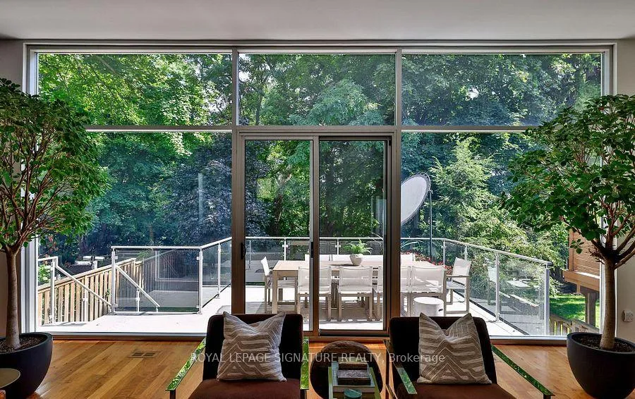 Photo 10 of 63 Douglas Crescent, Toronto, Leaside — HOMEH