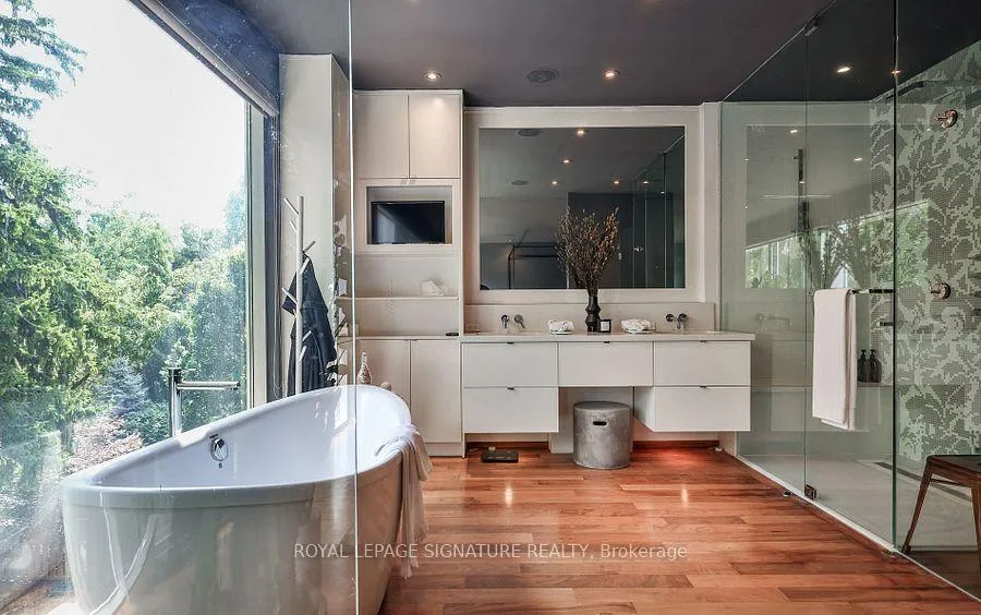 Photo 23 of 63 Douglas Crescent, Toronto, Leaside — HOMEH