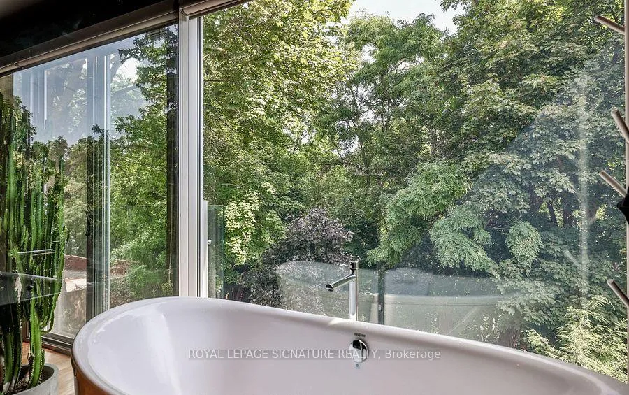 Photo 25 of 63 Douglas Crescent, Toronto, Leaside — HOMEH