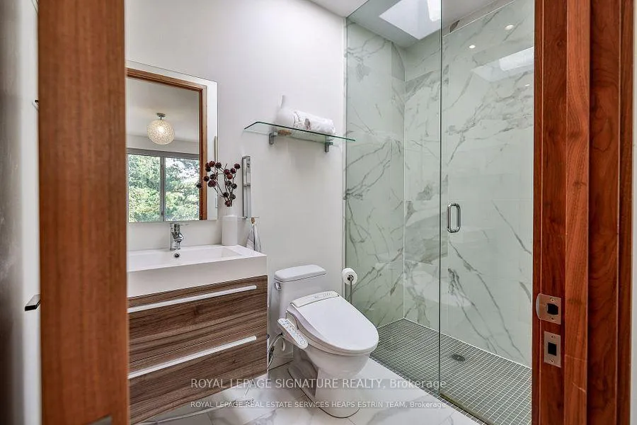 Photo 32 of 63 Douglas Crescent, Toronto, Leaside — HOMEH