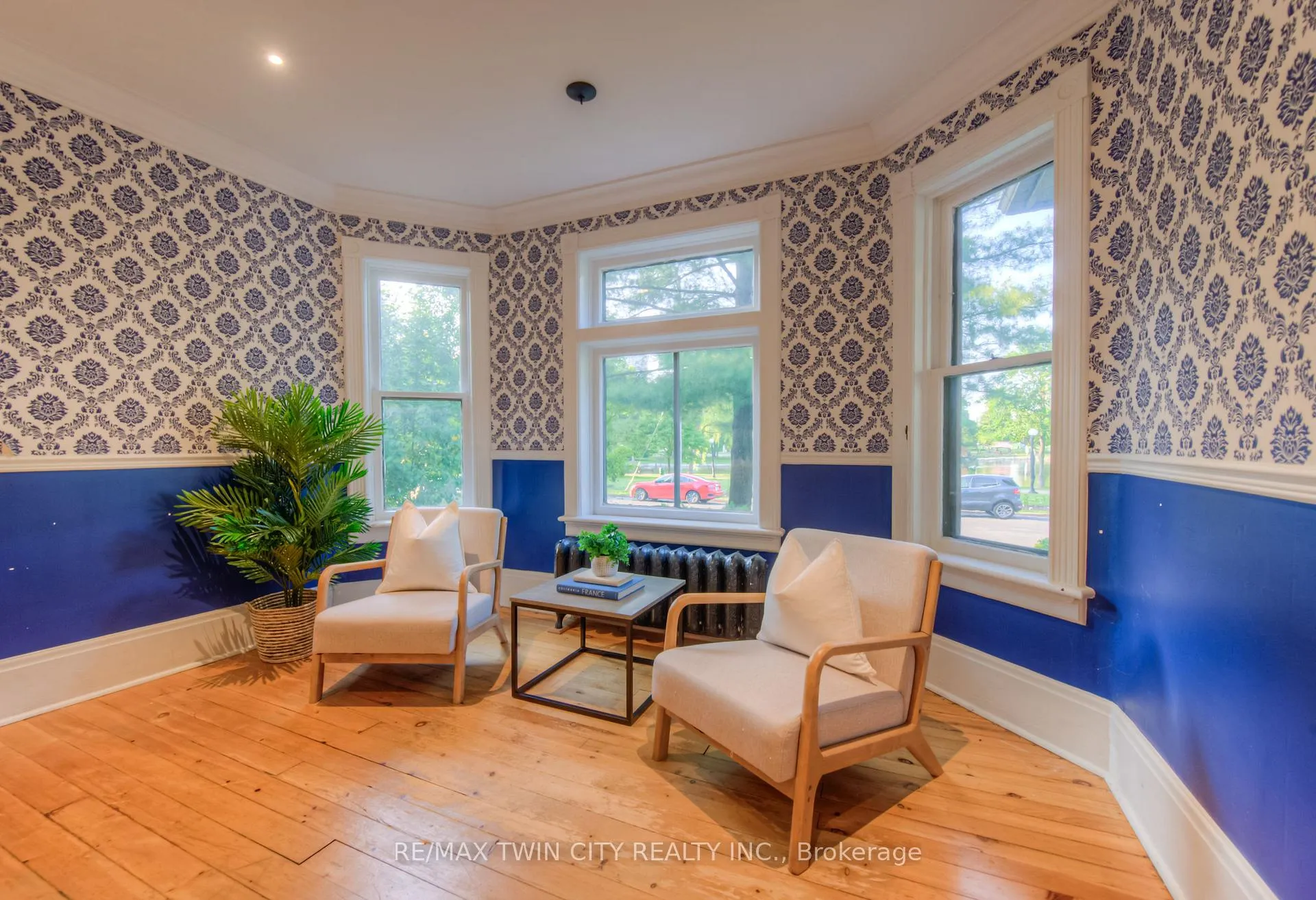 Photo 5 of 19 Roland Street, Kitchener — HOMEH