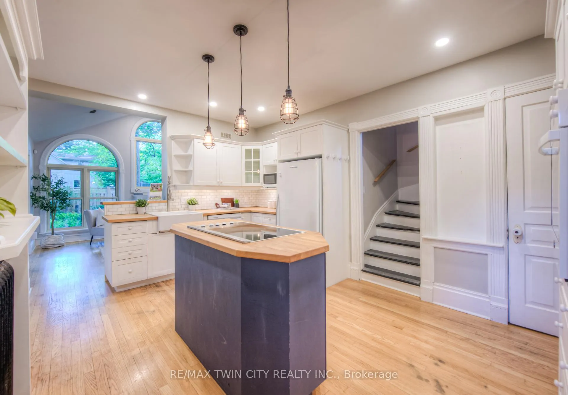 Photo 11 of 19 Roland Street, Kitchener — HOMEH