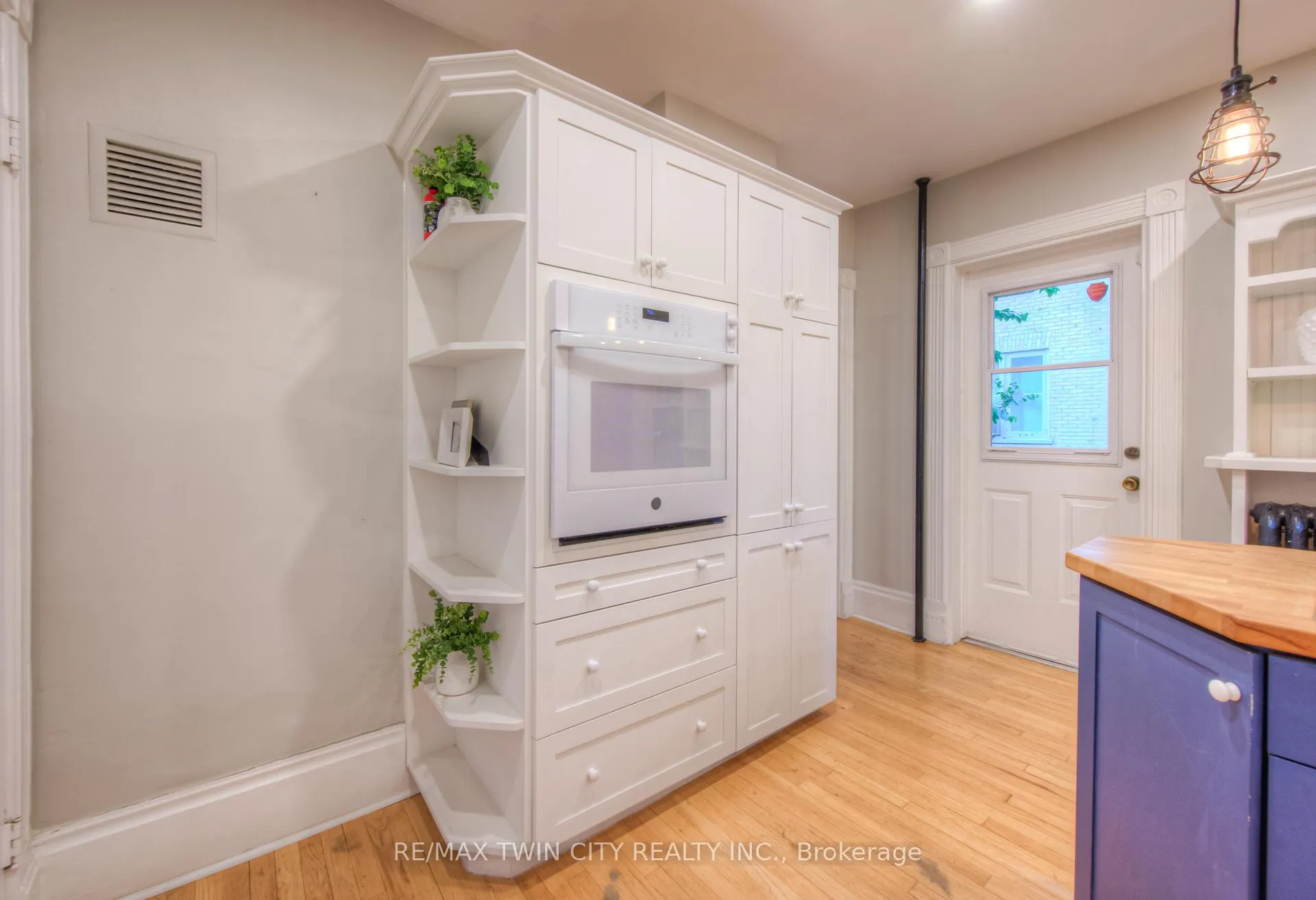 Photo 13 of 19 Roland Street, Kitchener — HOMEH