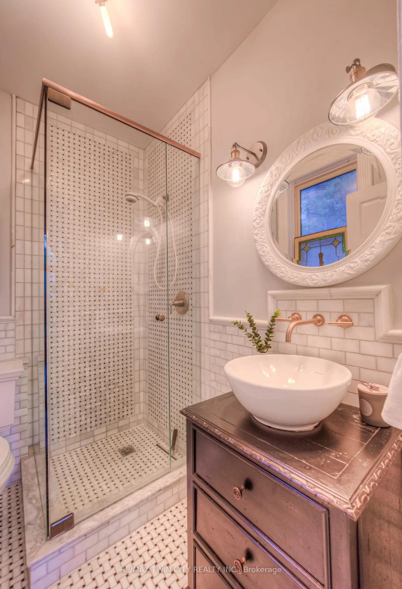 Photo 21 of 19 Roland Street, Kitchener — HOMEH