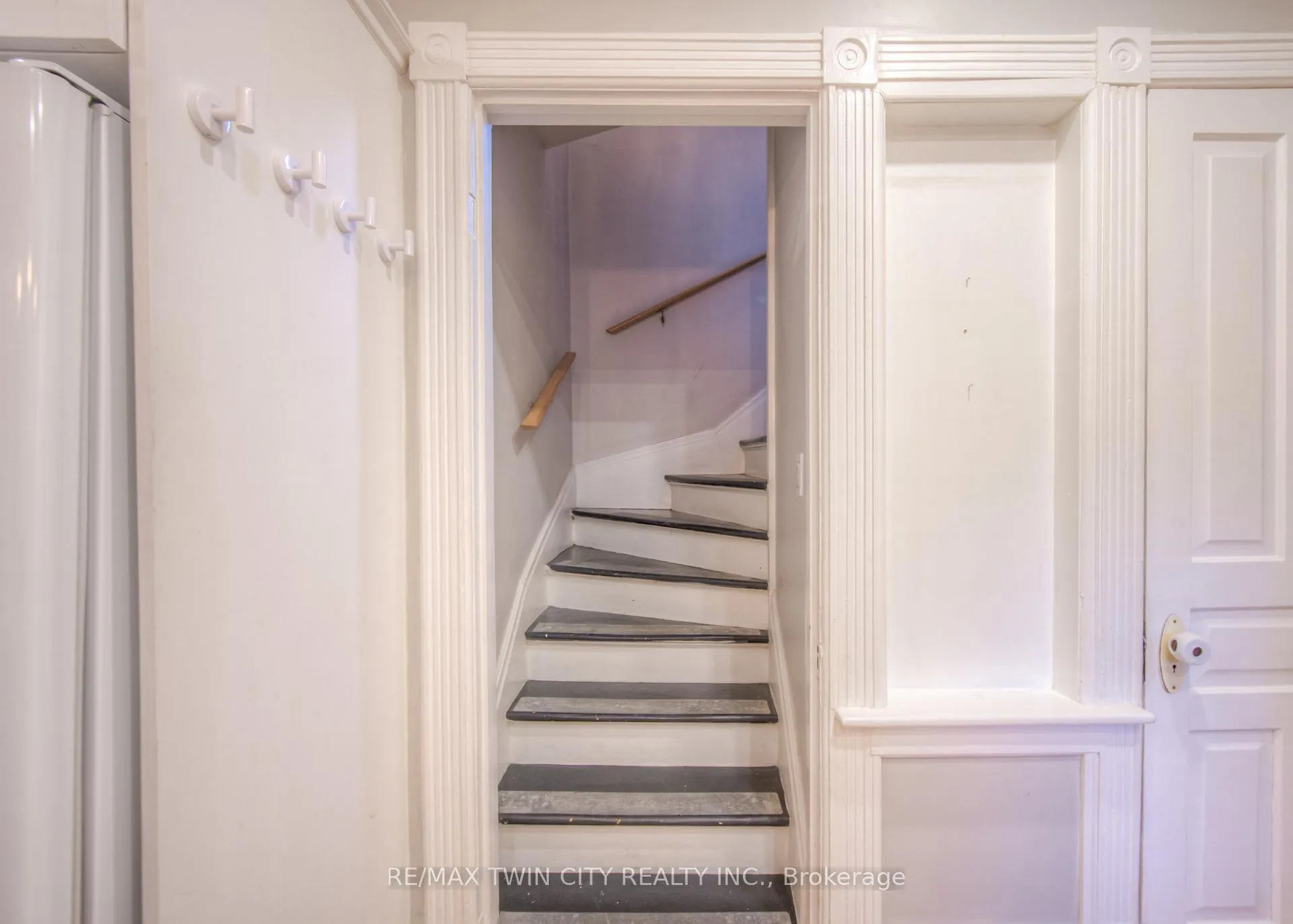 Photo 24 of 19 Roland Street, Kitchener — HOMEH