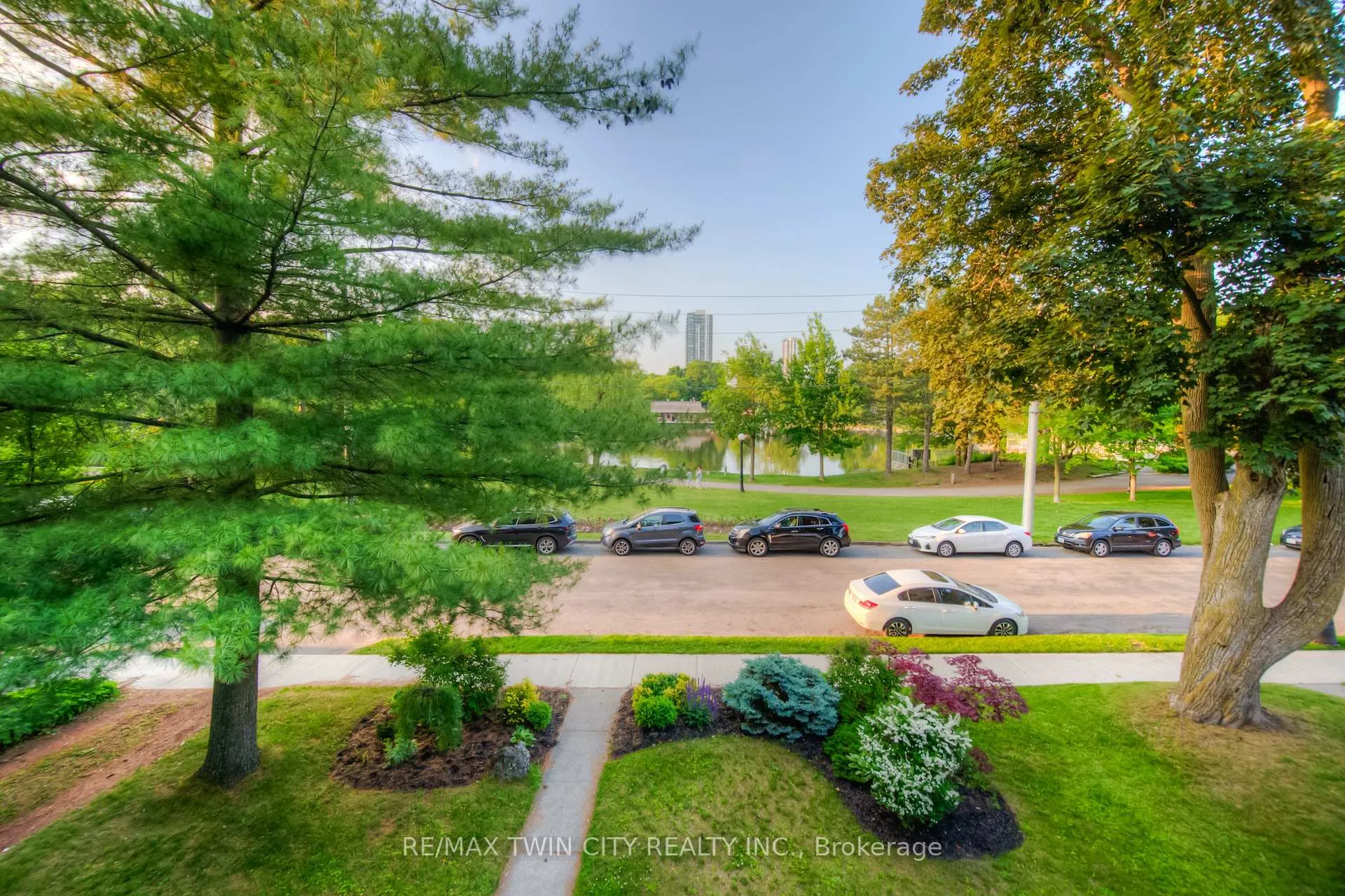 Photo 27 of 19 Roland Street, Kitchener — HOMEH