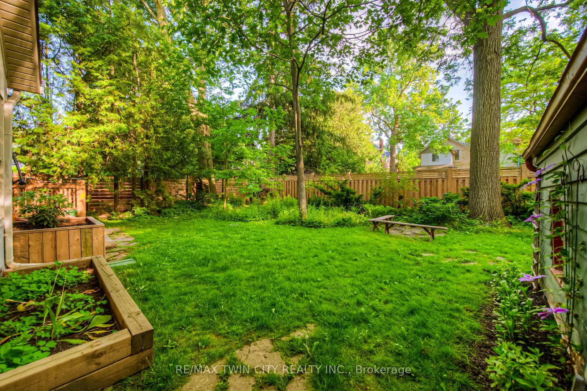 Photo 38 of 19 Roland Street, Kitchener — HOMEH