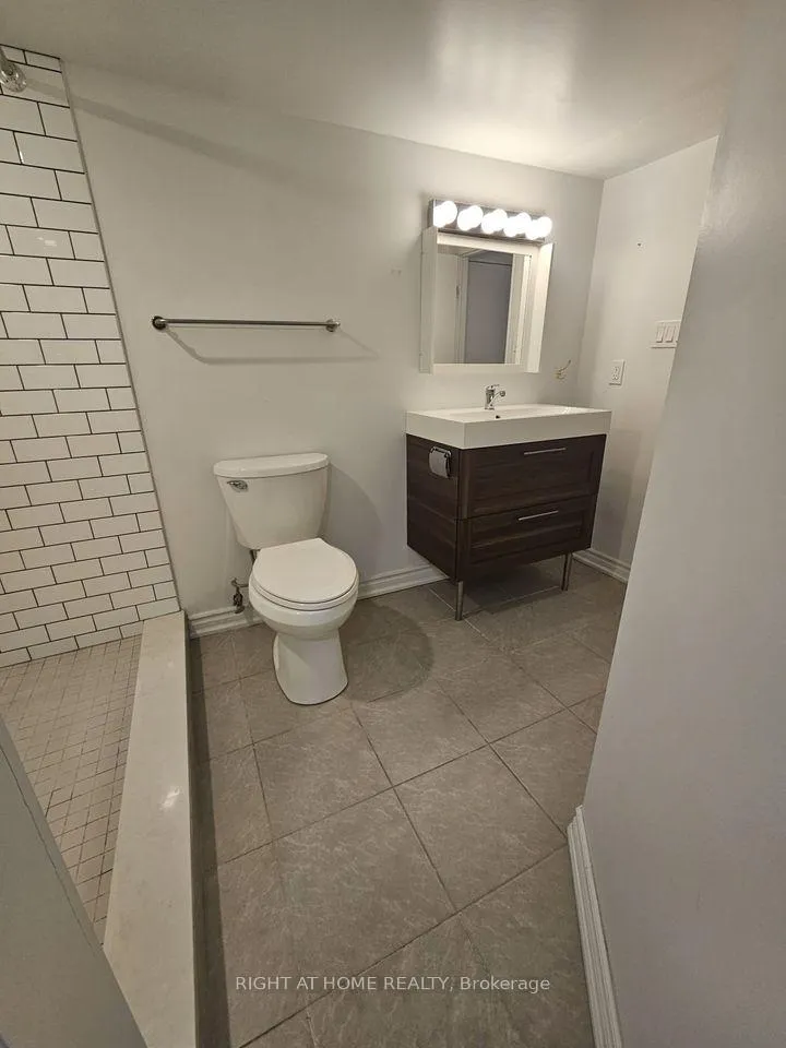 Photo 4 of Unit 3, 100 Dunsmure Road, Hamilton, Stipley — HOMEH