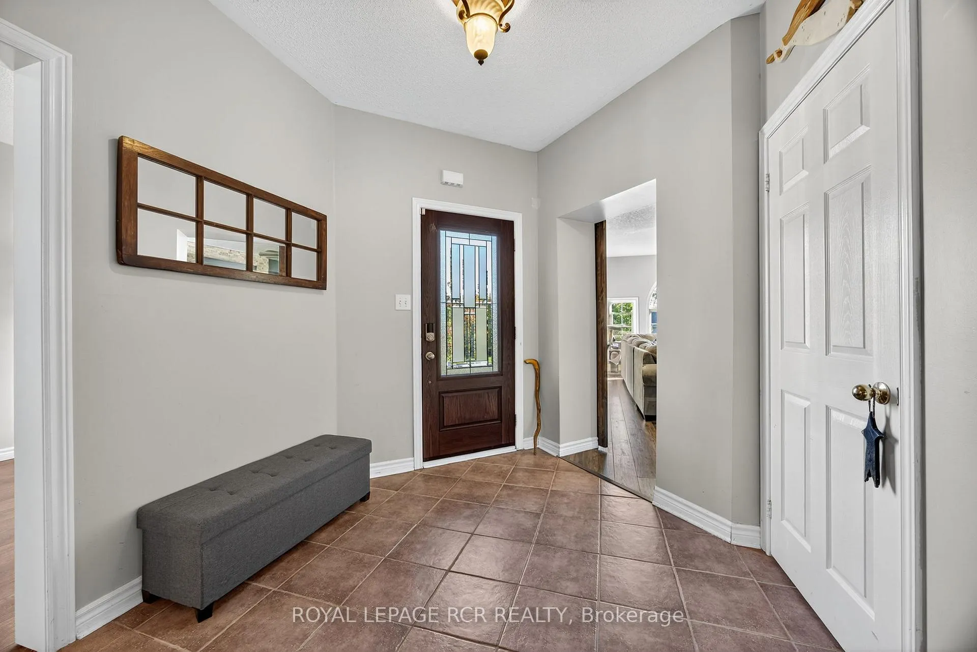 Photo 5 of 24 Tascona Court, Barrie, Little Lake — HOMEH