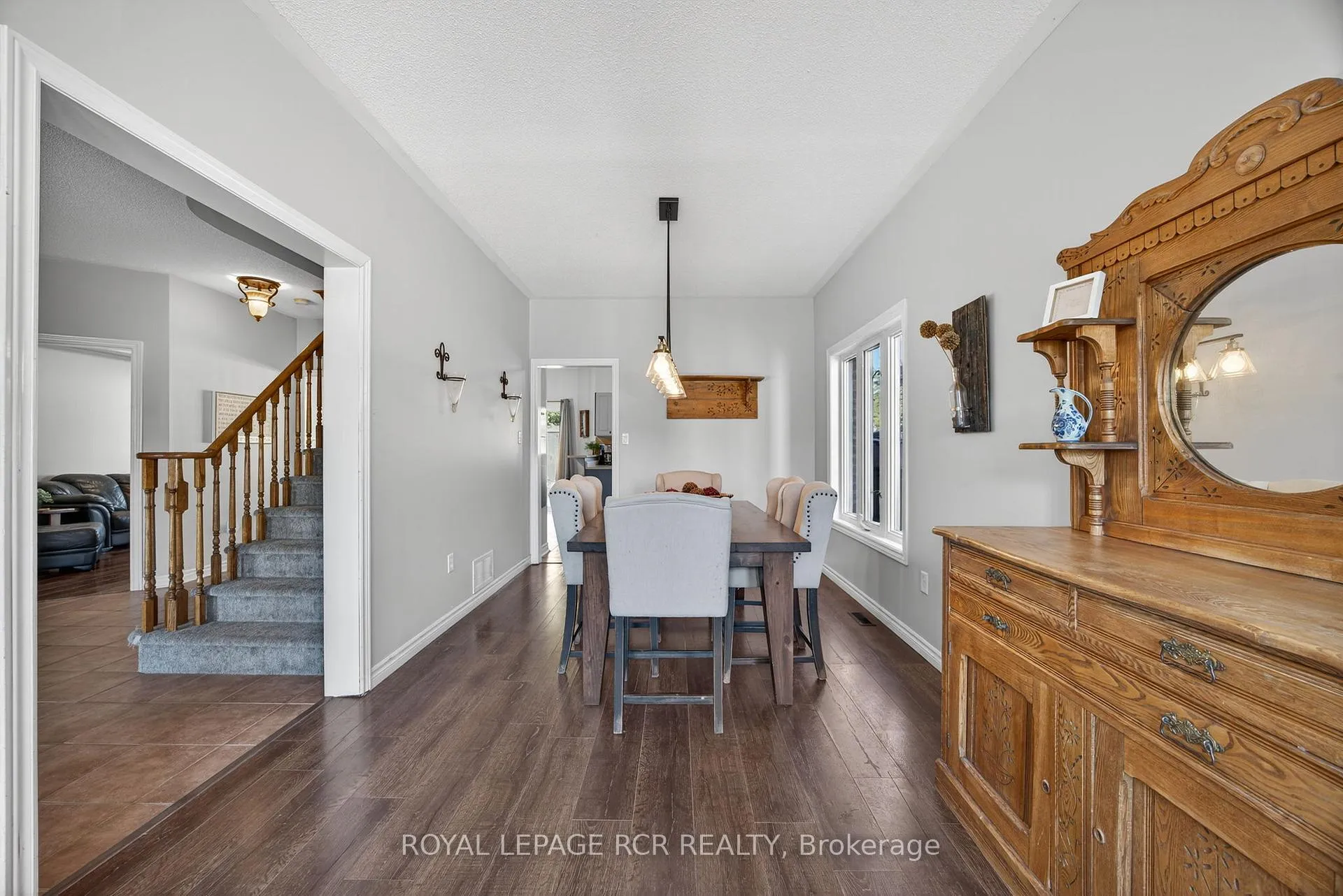 Photo 13 of 24 Tascona Court, Barrie, Little Lake — HOMEH