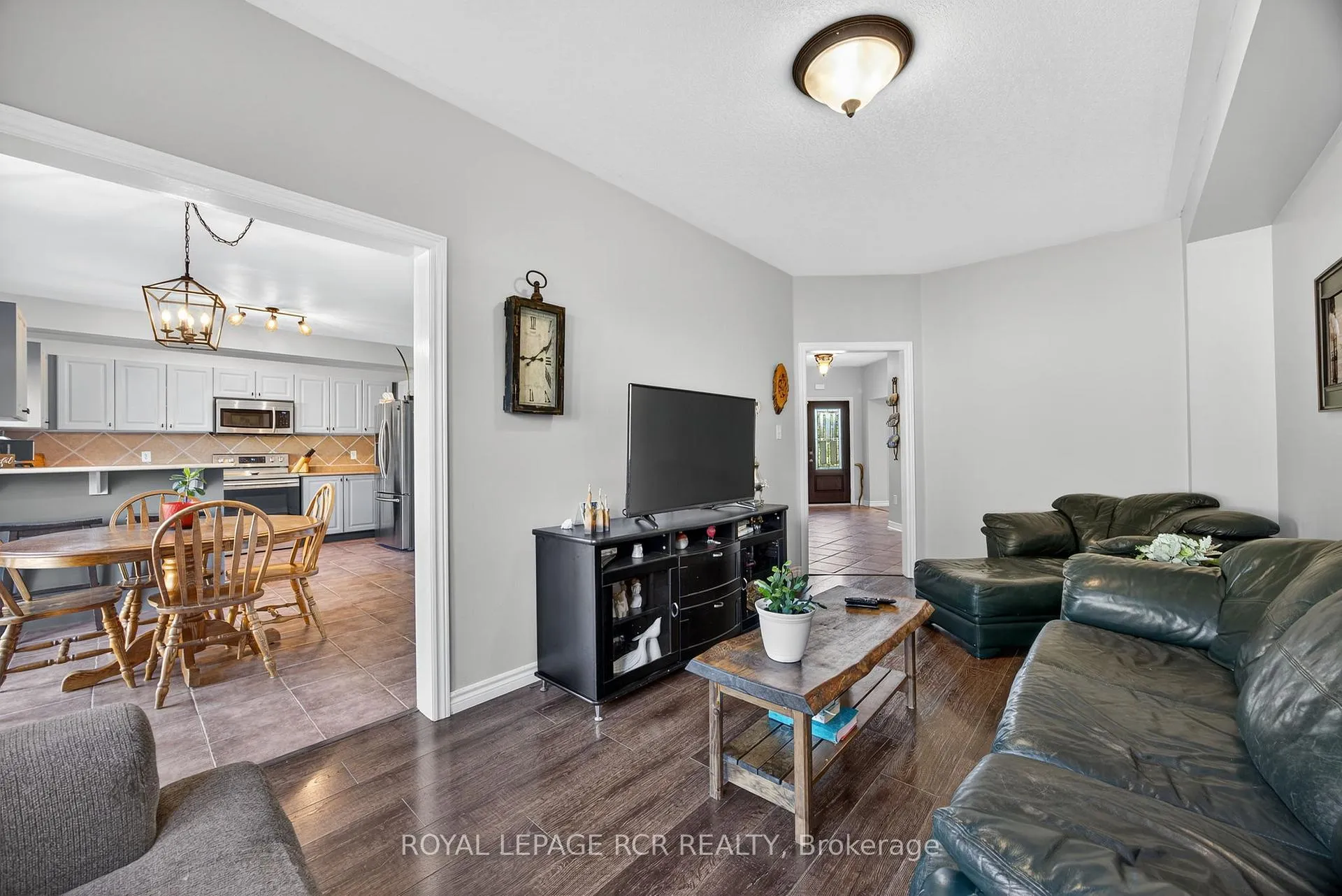 Photo 16 of 24 Tascona Court, Barrie, Little Lake — HOMEH