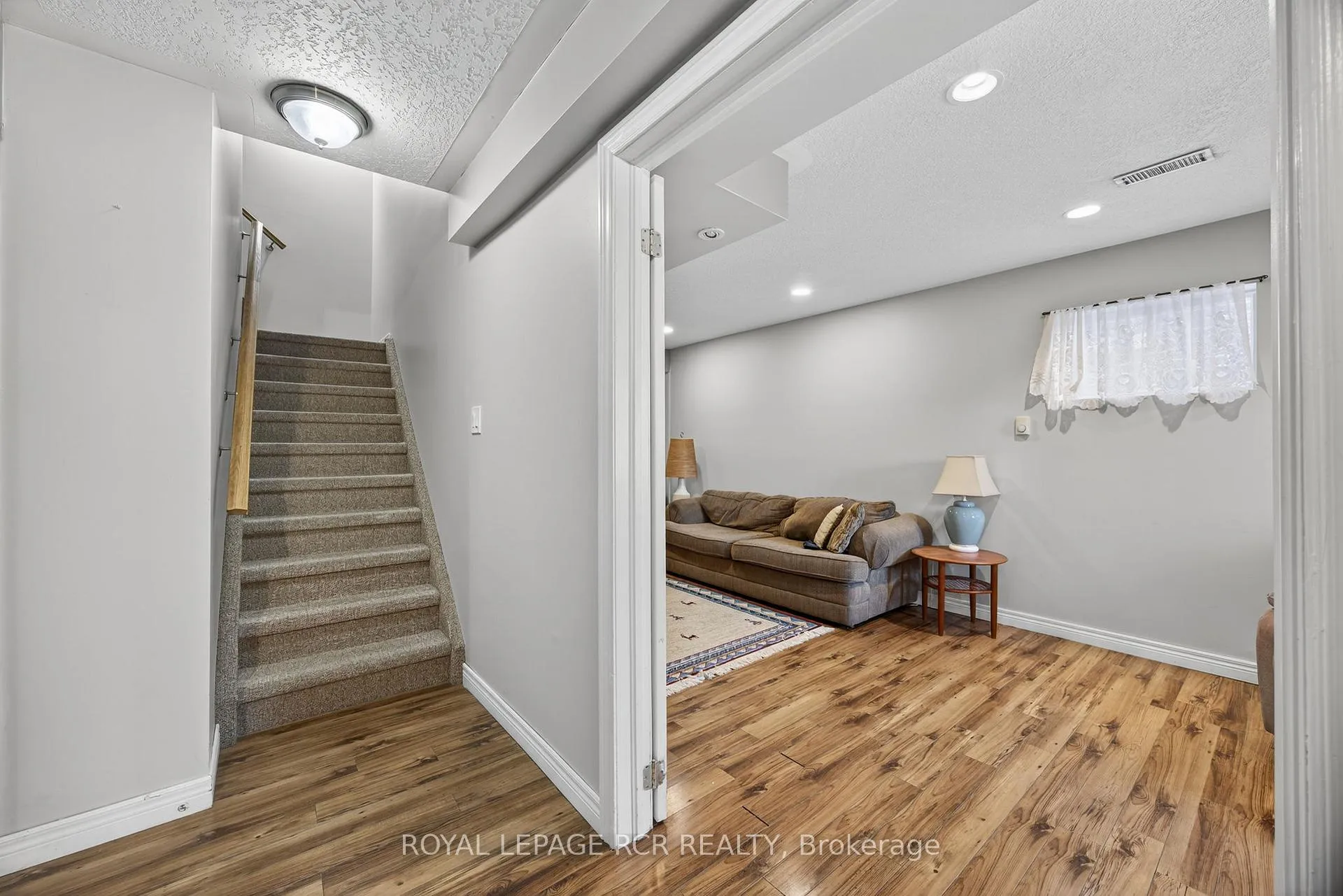Photo 31 of 24 Tascona Court, Barrie, Little Lake — HOMEH