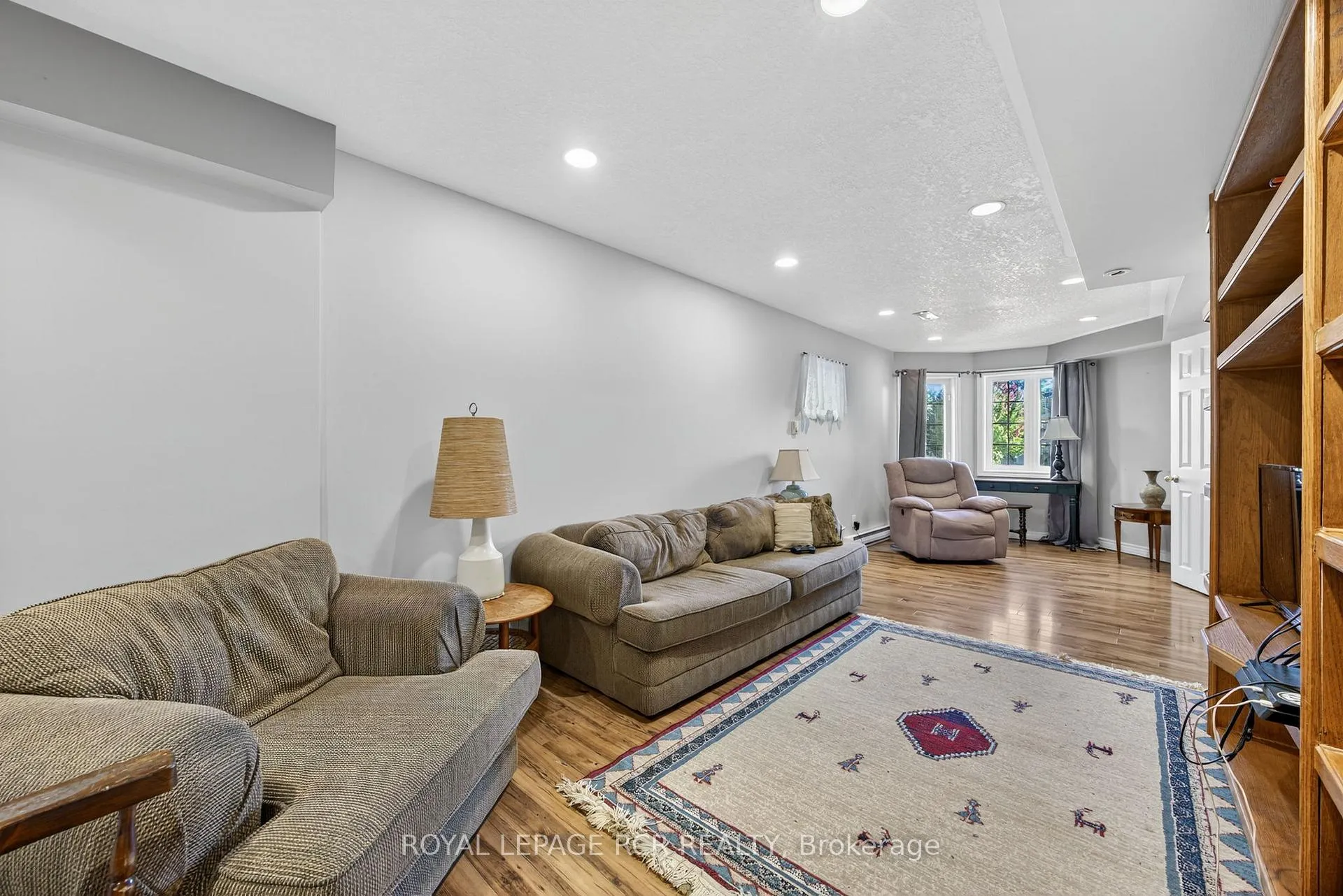 Photo 34 of 24 Tascona Court, Barrie, Little Lake — HOMEH