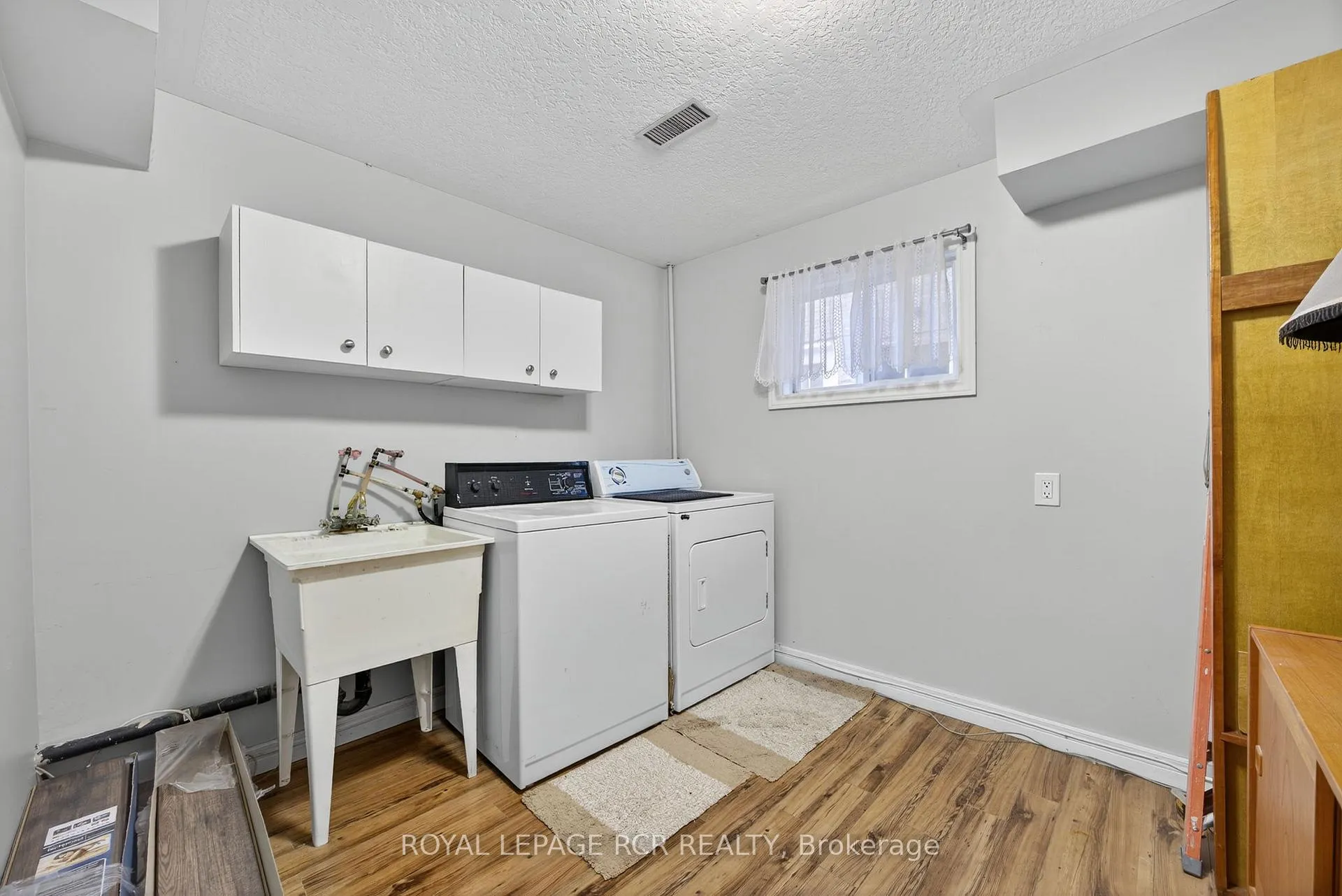 Photo 42 of 24 Tascona Court, Barrie, Little Lake — HOMEH