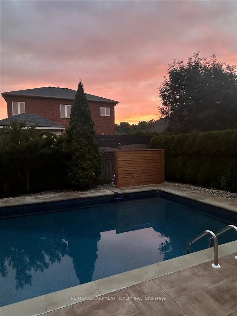 Photo 4 of 104 Davidson Boulevard, Hamilton, Dundas — HOMEH