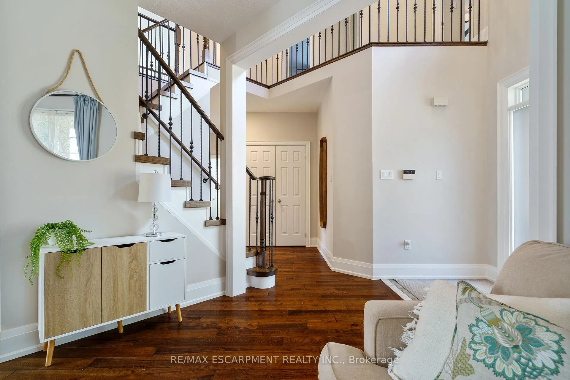 Photo 7 of 104 Davidson Boulevard, Hamilton, Dundas — HOMEH