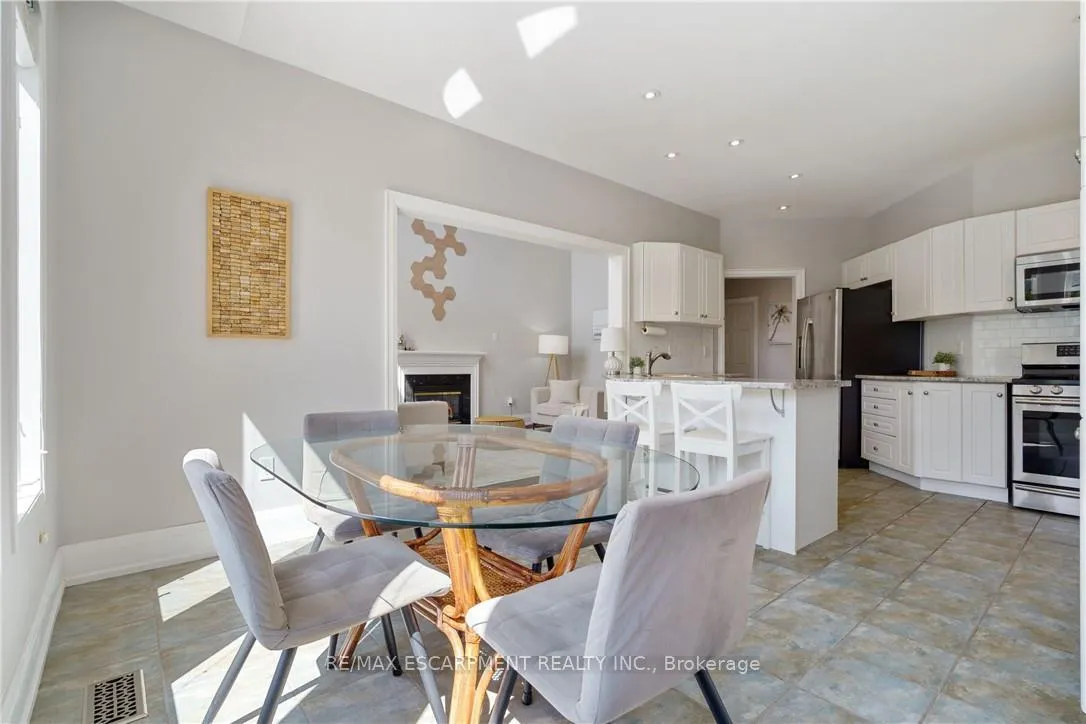 Photo 9 of 104 Davidson Boulevard, Hamilton, Dundas — HOMEH