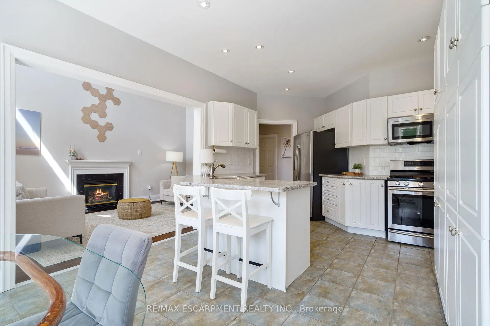 Photo 11 of 104 Davidson Boulevard, Hamilton, Dundas — HOMEH