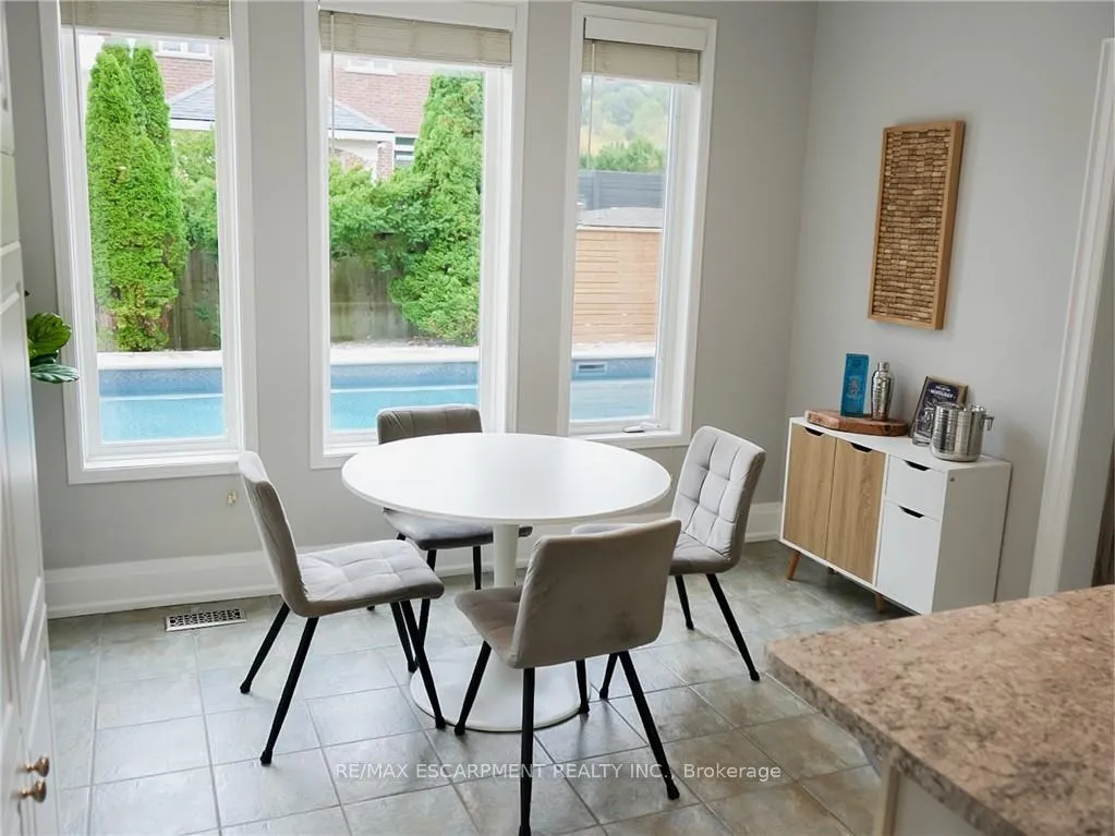 Photo 13 of 104 Davidson Boulevard, Hamilton, Dundas — HOMEH